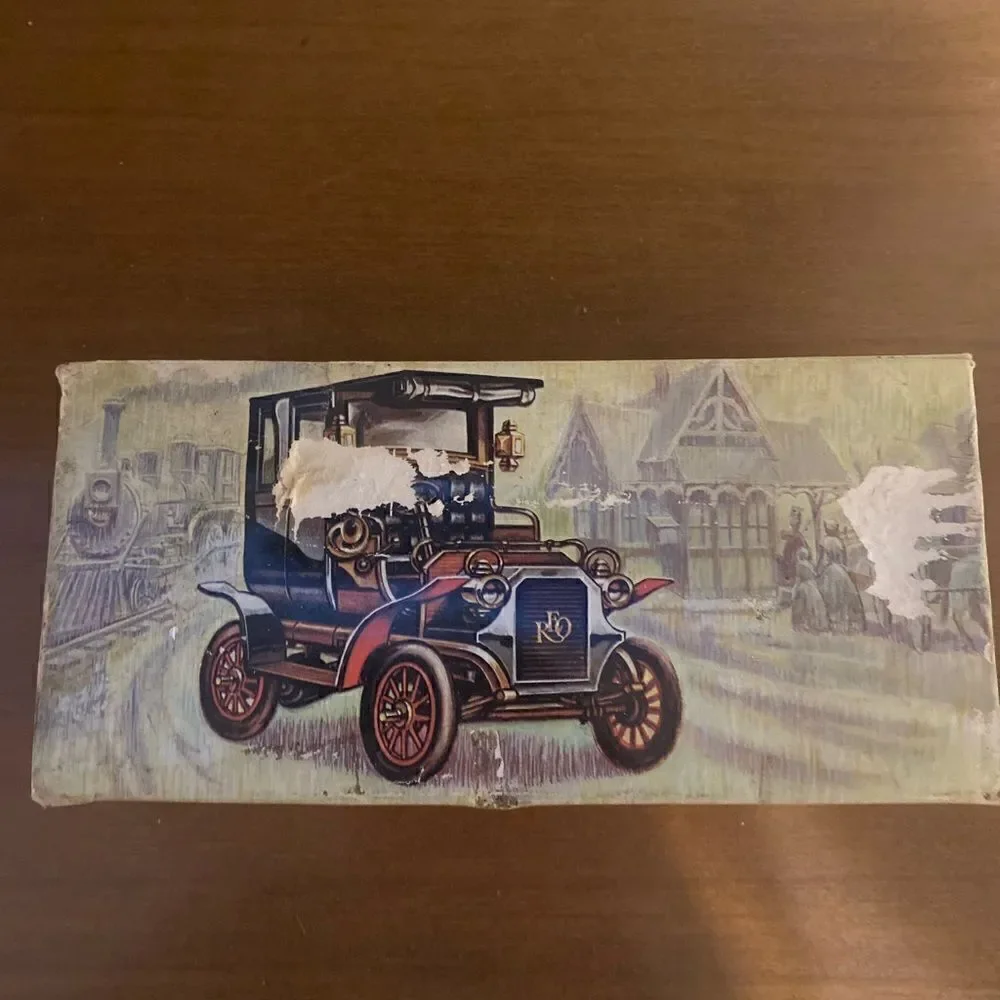 Vintage Avon 1906 Reo Depot Wagon empty  cologne bottle with box